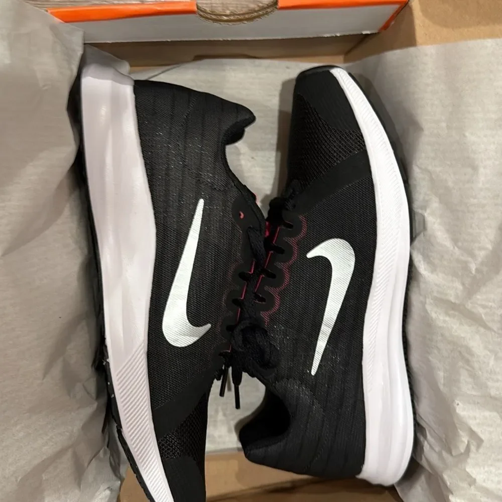 Nike Women's Black and Pink Running Shoes